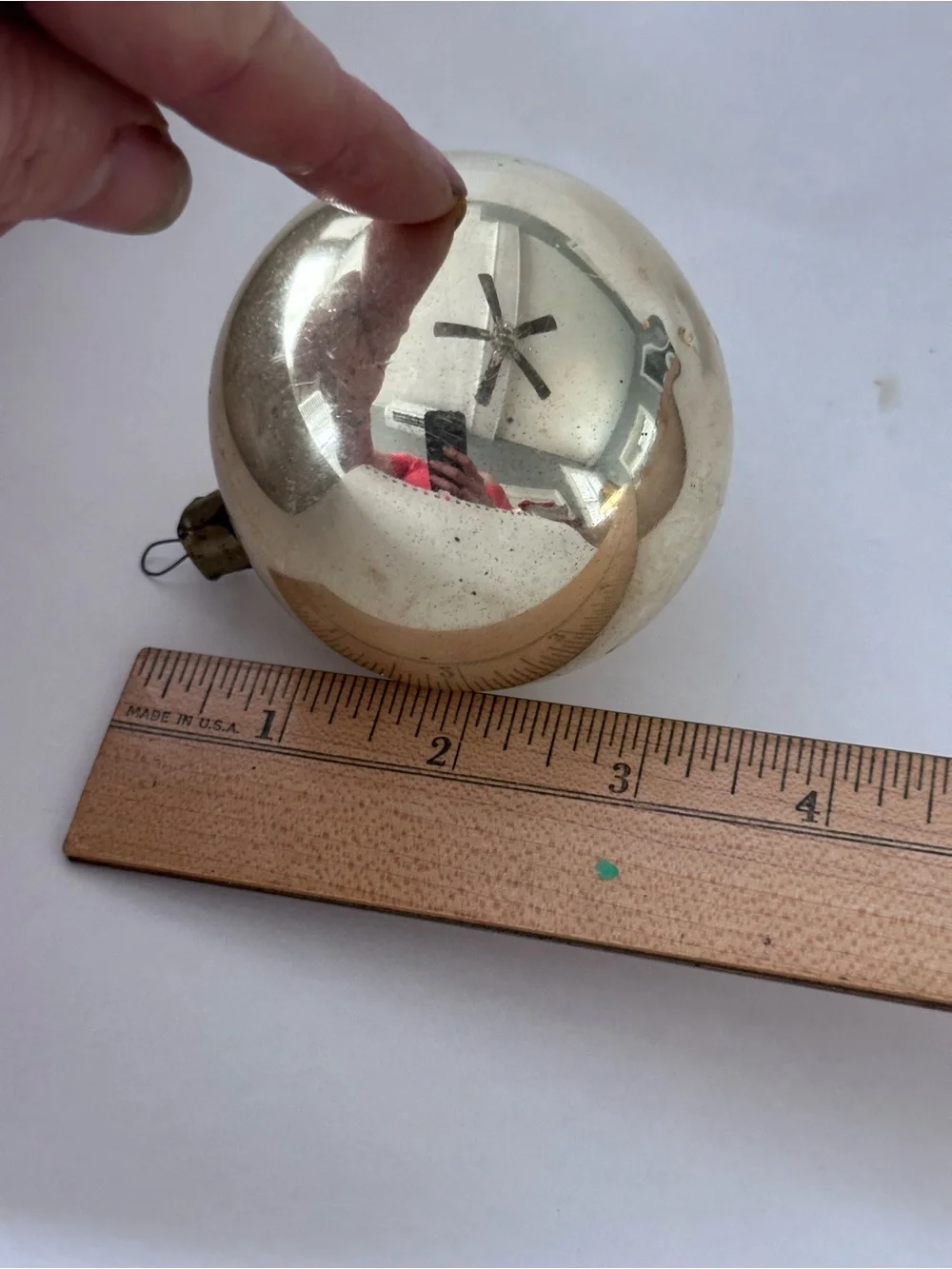 VINTAGE LIGHT GOLD ORNAMENT 3